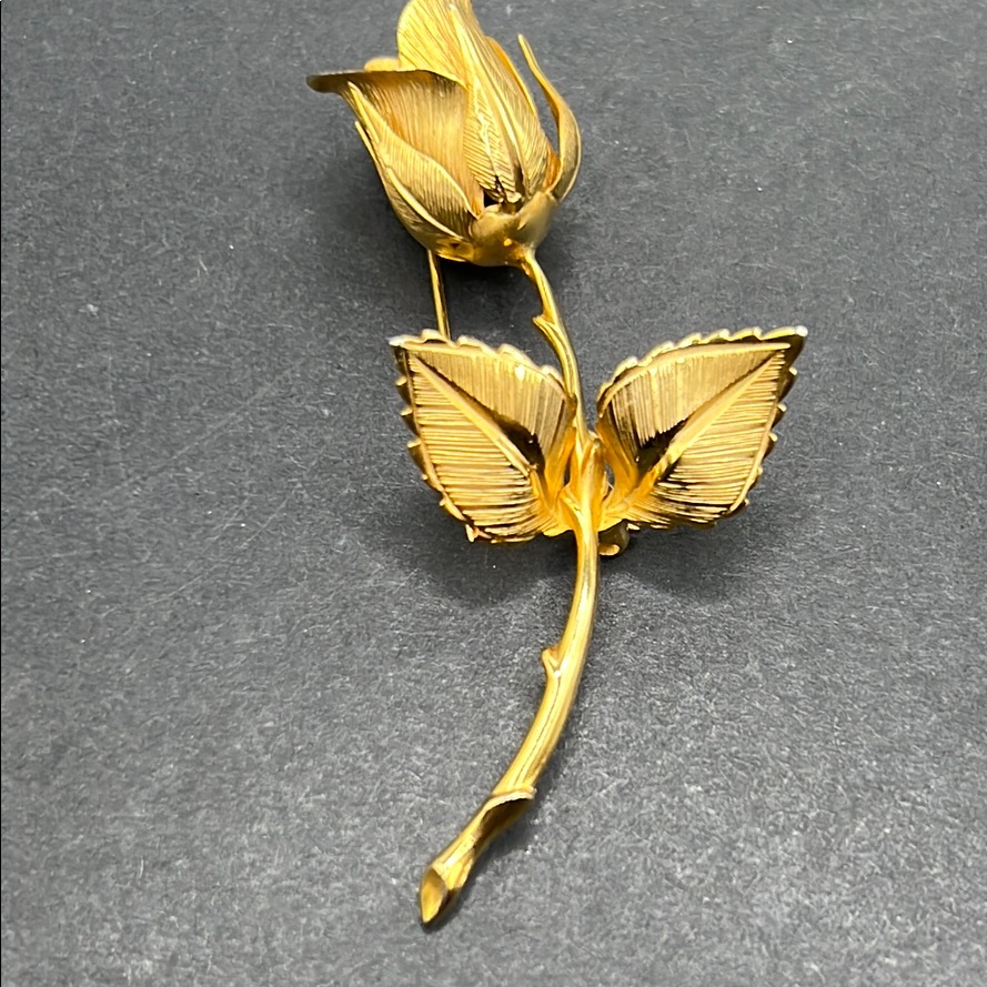 Vintage Giovanni Gold Rose Brooch 15$